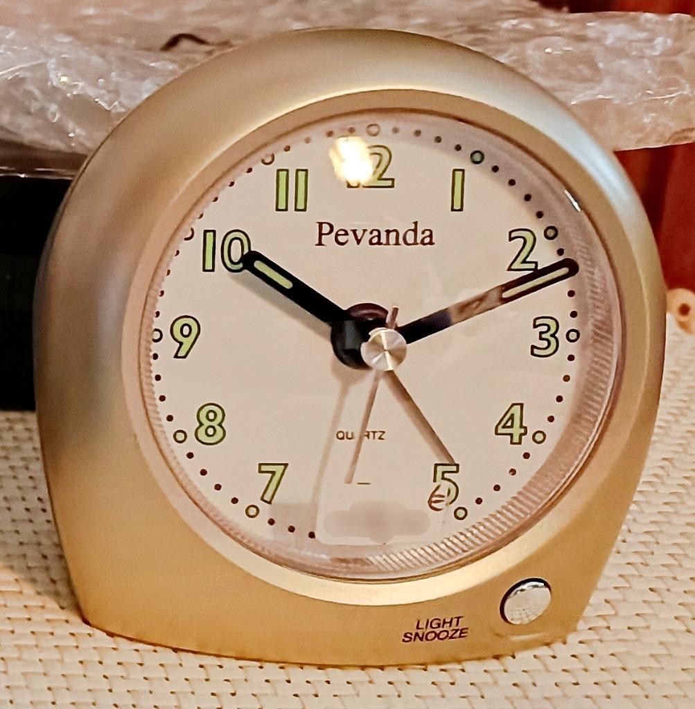 Réveil PEVANDA quartz de voyage, brun métal., lumière, neuf, Ophalen of Verzenden, Nieuw, Analoog, Wekker of Tafelklok