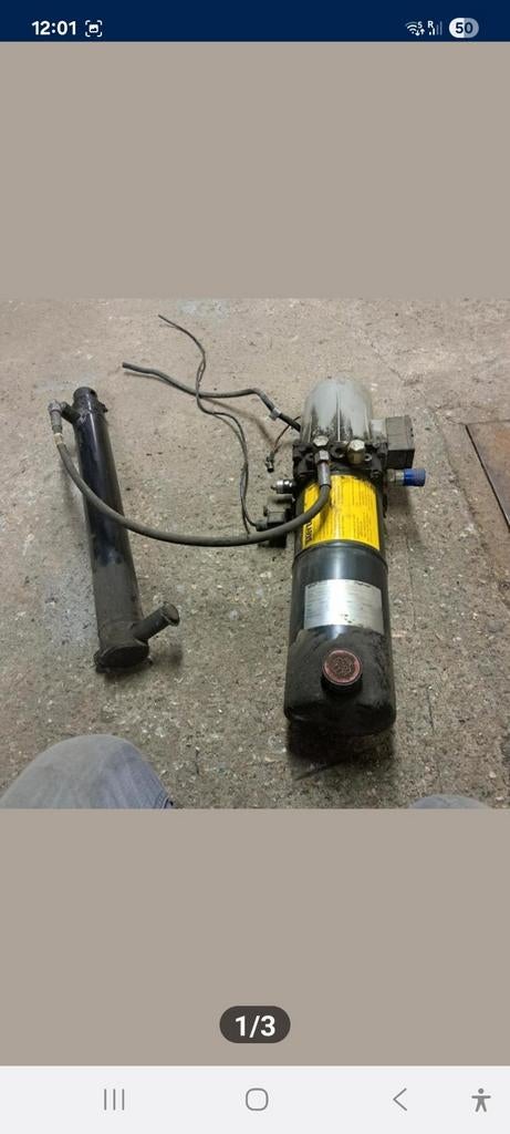 Hydrauliekpomp met cilinder.Zie ook mijn andere zoekertjes, Ophalen, Gebruikt