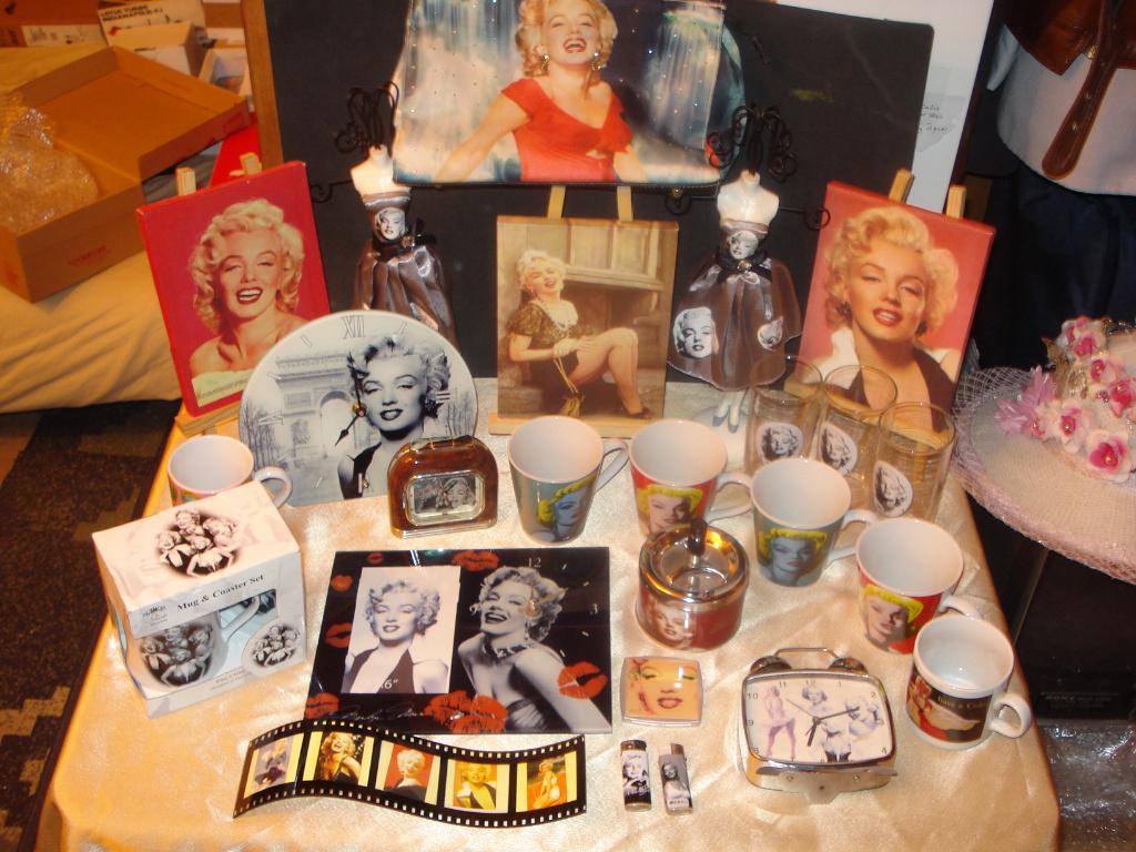 Marilyn Monroe Lot d'Objets DiversTasses, Briquets, Réveils, Enlèvement ou Envoi, Neuf, Film, Autres types