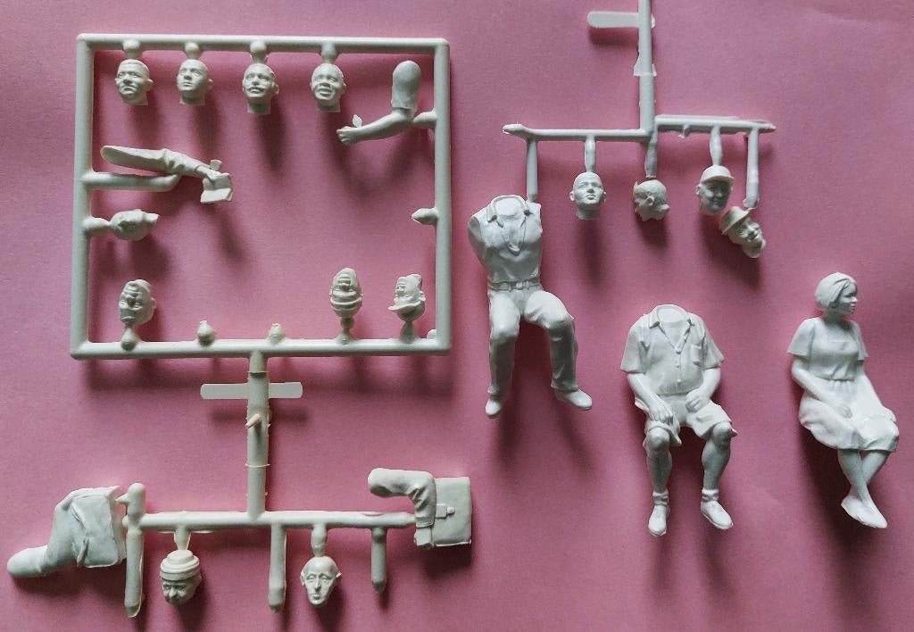 Kit 3 figurines assises Preiser 1/22.5 (G), Hobby en Vrije tijd, Ophalen of Verzenden, Zo goed als nieuw, Groter dan 1:35, Figuur of Figuren
