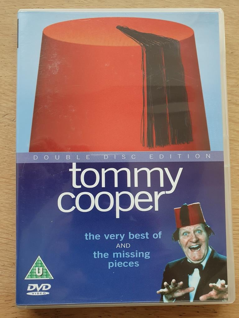 Tommy Cooper - 2 discs met 'very best & missing pieces', Alle leeftijden, Ophalen of Verzenden, Gebruikt, Tv-programma of Sketches
