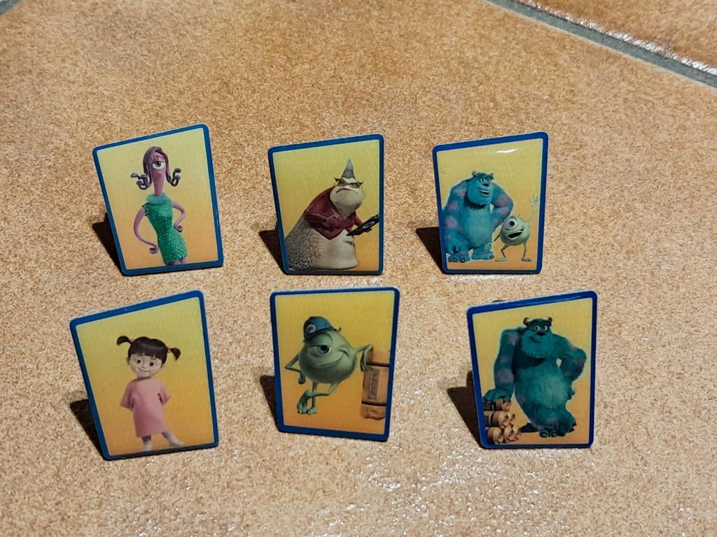 Set van 6 Disney Pixar Monsters and Co. pinnen, Verzamelen, Ophalen of Verzenden, Zo goed als nieuw, Overige onderwerpen, Speldje of Pin