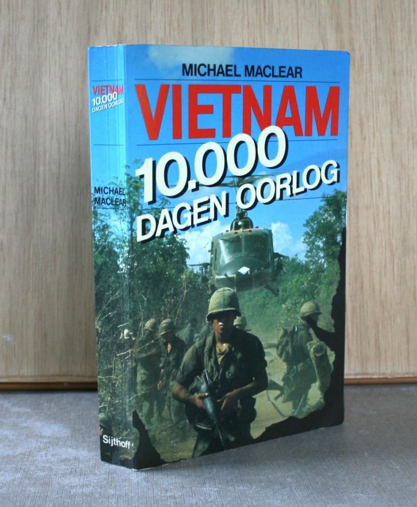 Vietnam. 10.000 dagen oorlog., Gelezen, Ophalen of Verzenden, 1945 tot heden, Michael Maclear