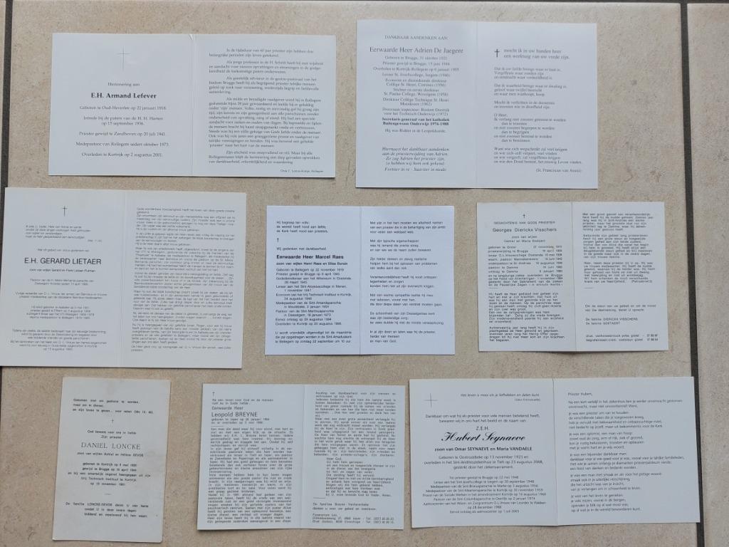 lot van 8 gedachtenisprentjes West-Vlaamse priesters, Verzamelen, Bidprentjes en Rouwkaarten, Verzenden