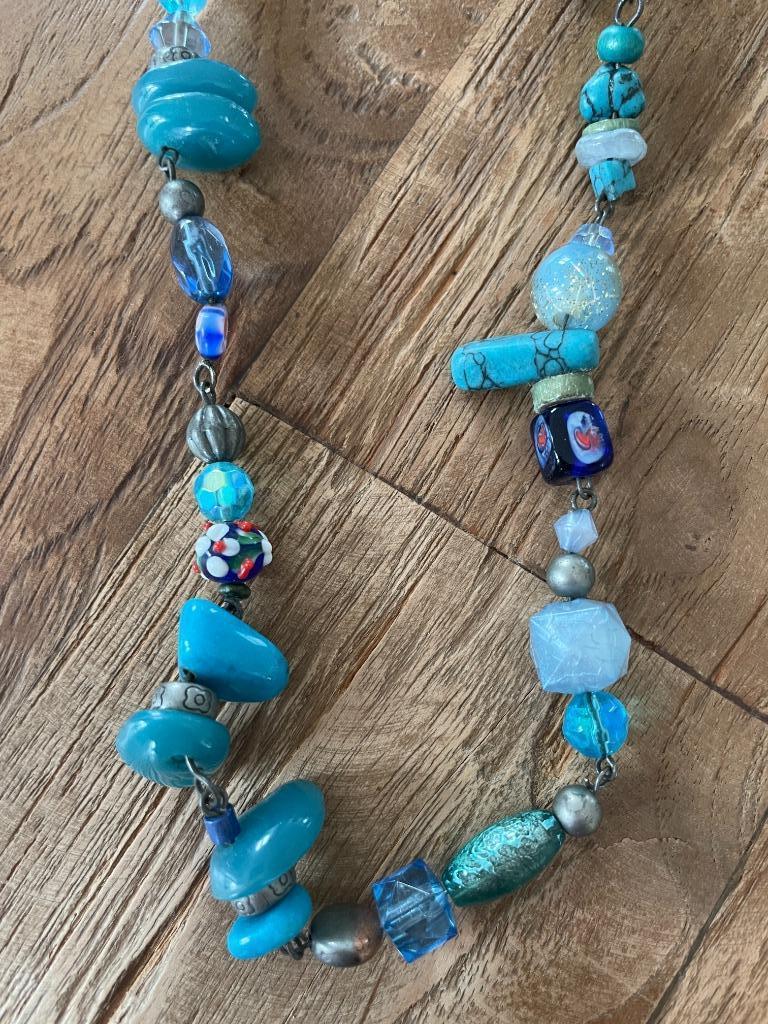 attache, Bijoux, Sacs & Beauté, Colliers, Enlèvement ou Envoi, Comme neuf, Autres couleurs, Synthétique