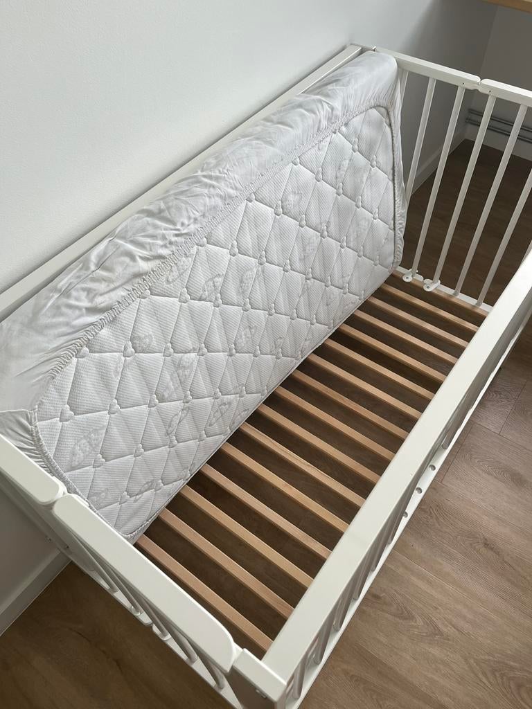 Opvouwbaar Kinderbed TiSsi + 2 matrassen, kussen, donsdeken, Zo goed als nieuw, Minder dan 140 cm, Minder dan 70 cm, Ophalen