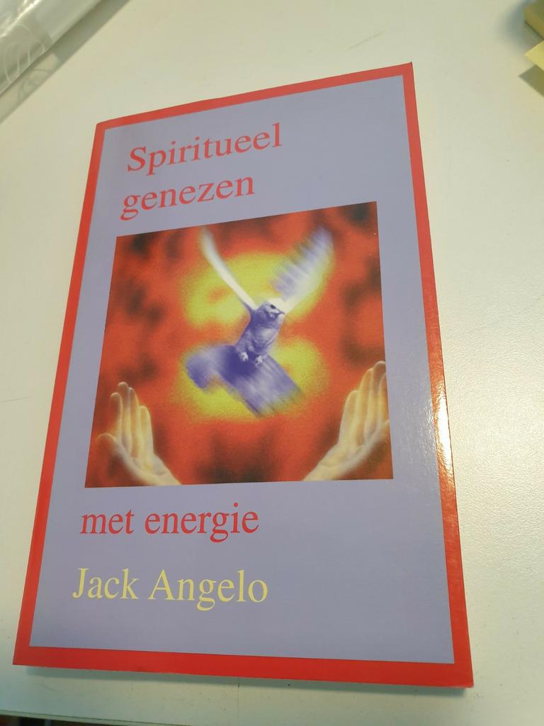 Jack Angelo - Spiritueel genezen met energie, Ophalen of Verzenden, Zo goed als nieuw, J. Angelo