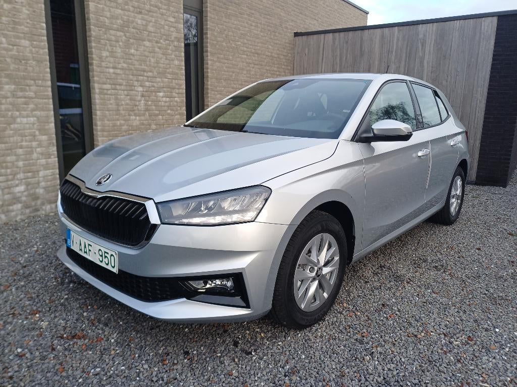SKODA FABIA DRIVE 130 PLUS DSG met 5j garantie, 4 deurs, Stof, 3 cilinders, Zilver of Grijs