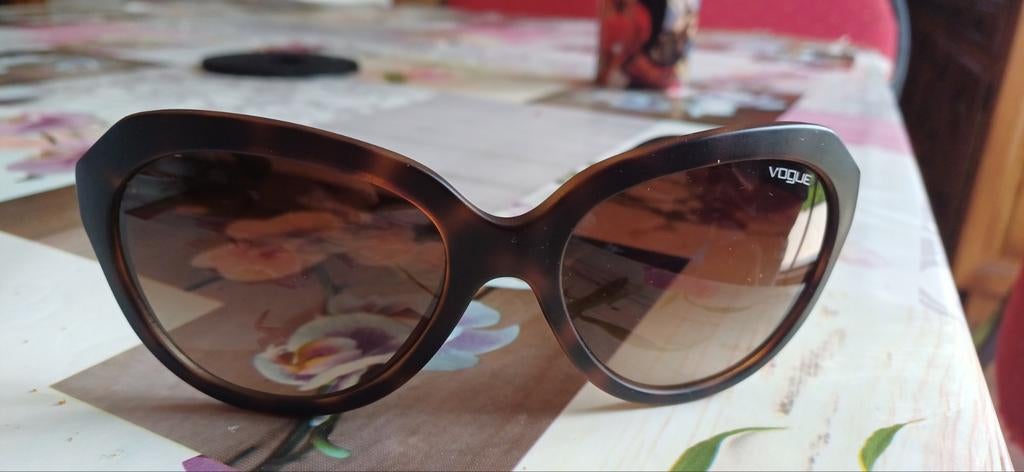 lunettes de soleil vogue pour femme, Enlèvement, Utilisé