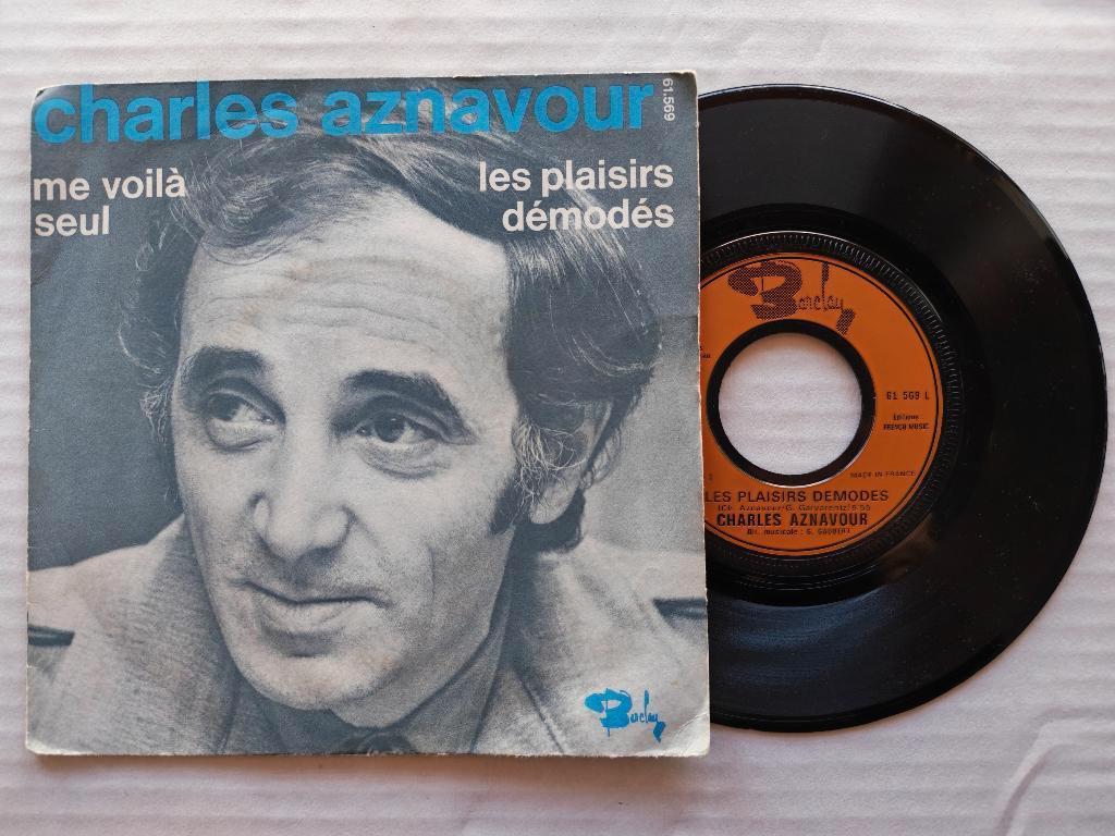 CHARLES AZNAVOUR - Les plaisirs démodés (45t), CD & DVD, Vinyles Singles, Enlèvement ou Envoi, Comme neuf, Pop