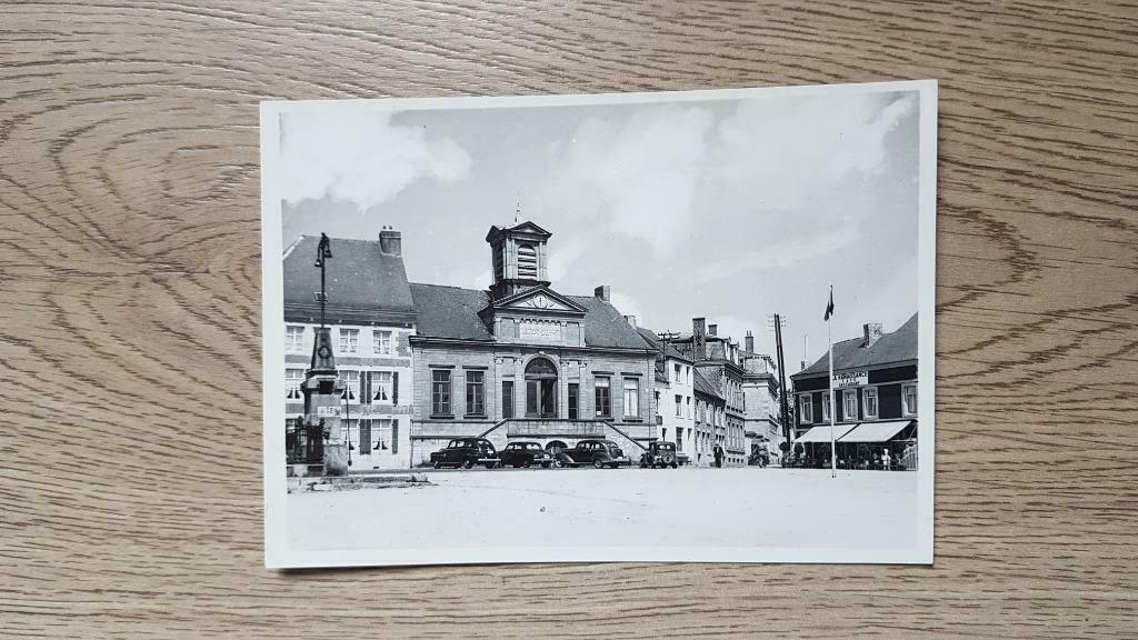 Philippeville - Le Palais de Justice et la Caserne, Enlèvement ou Envoi, Non affranchie, Namur
