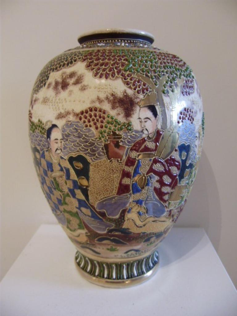 Antieke Japanse >>> SATSUMA <<< vaas met decor van figuren, Enlèvement