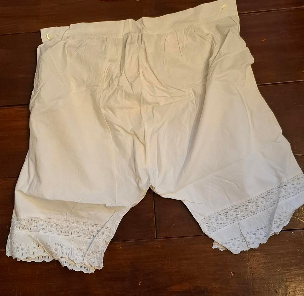 Ancienne culotte à dentelle