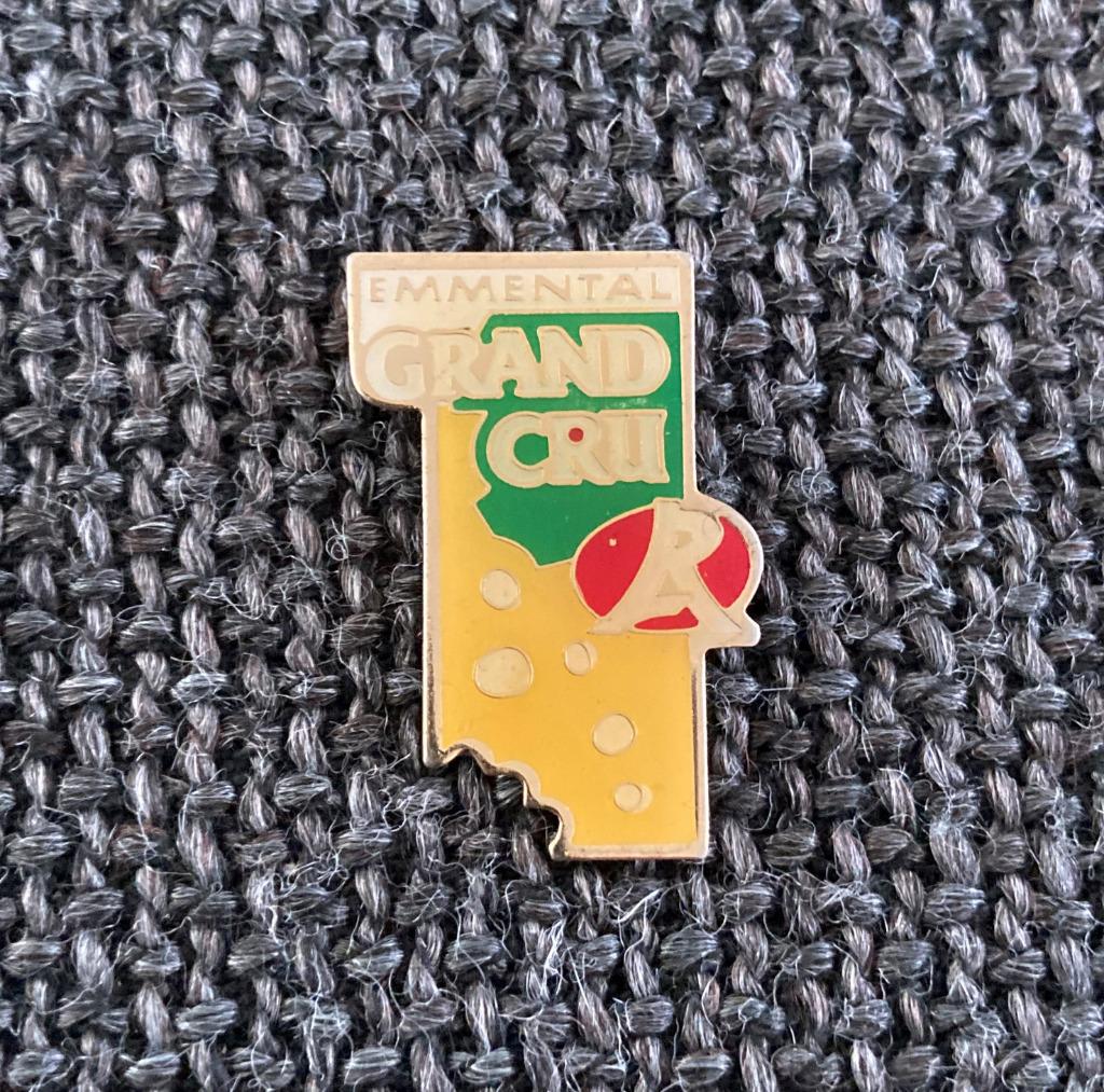 PIN - EMMENTAL - KAAS - FROMAGE - CHEESE, Verzenden, Gebruikt, Merk, Speldje of Pin