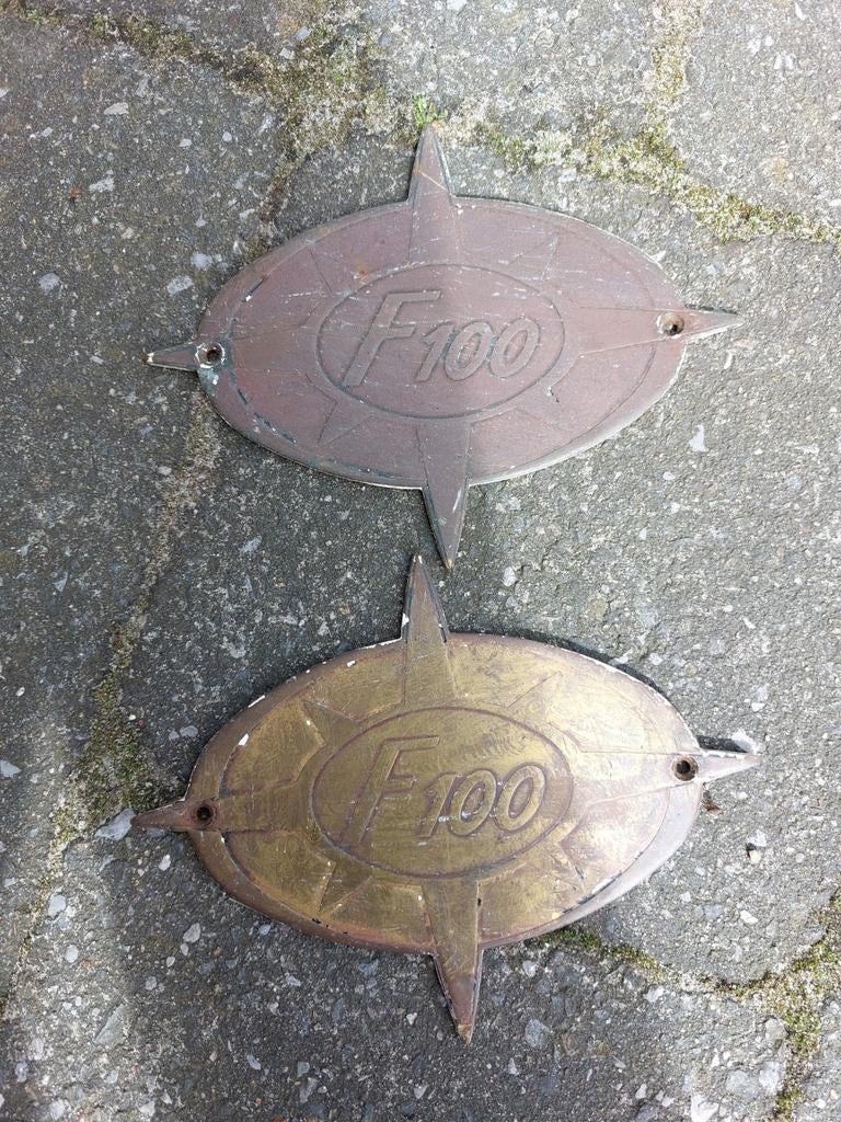 Embleem van F 100, Ophalen