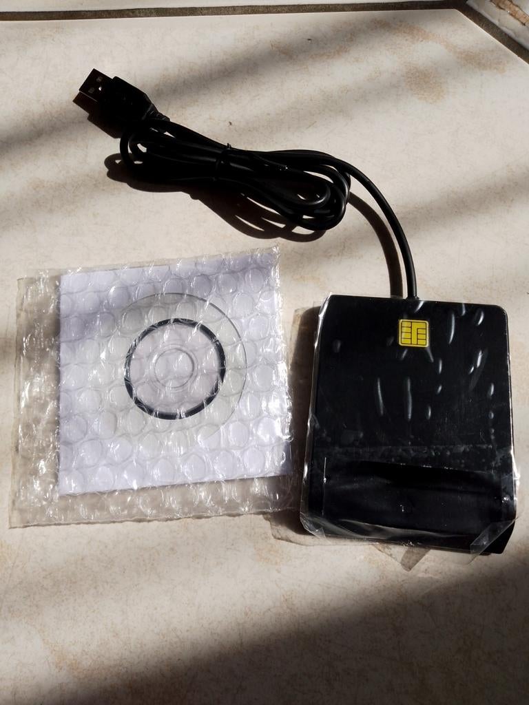 Lecteur de carte d'identité à puce USB NEUF, Informatique & Logiciels, Enlèvement ou Envoi, Comme neuf