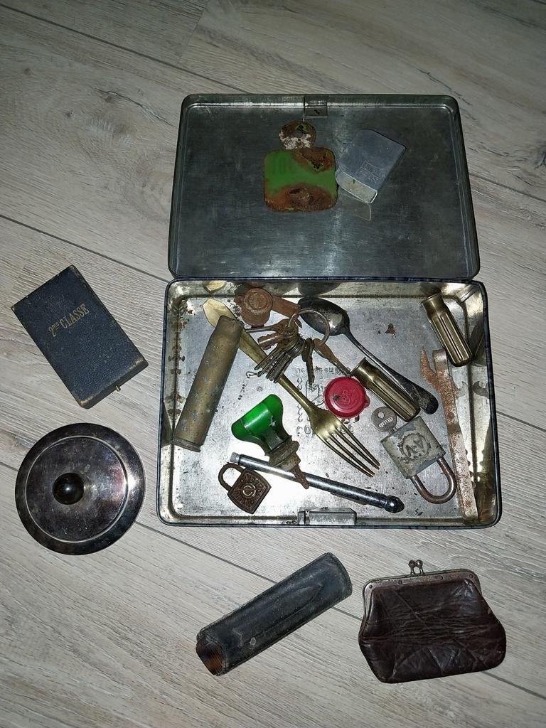 Lotje fond de tiroir curiosa (ancienne trouvaille mansardée), Enlèvement ou Envoi
