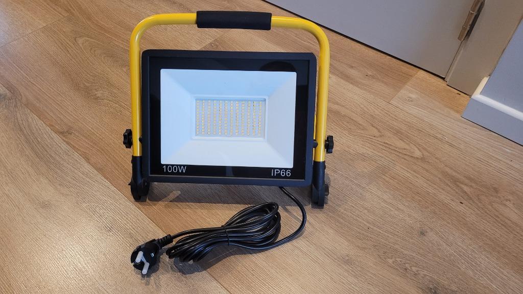 Projecteur led de chantier 100W, Neuf, 50 à 250 watts, Enlèvement, Spots