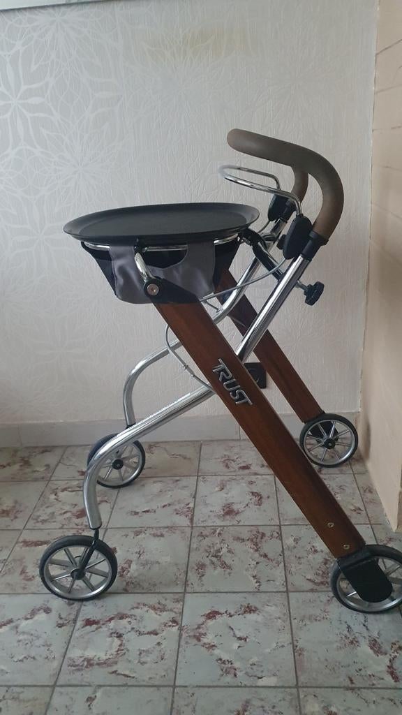 Zeer wendbare ROLLATOR, Diversen, Rollators, Ophalen, Gebruikt