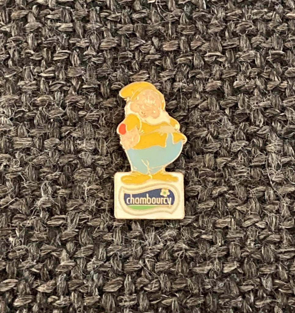 PIN - CHAMBOURCY - DISNEY - SNEEUWWITJE - BLANCHE NEIGE, Envoi, Utilisé, Marque, Insigne ou Pin's