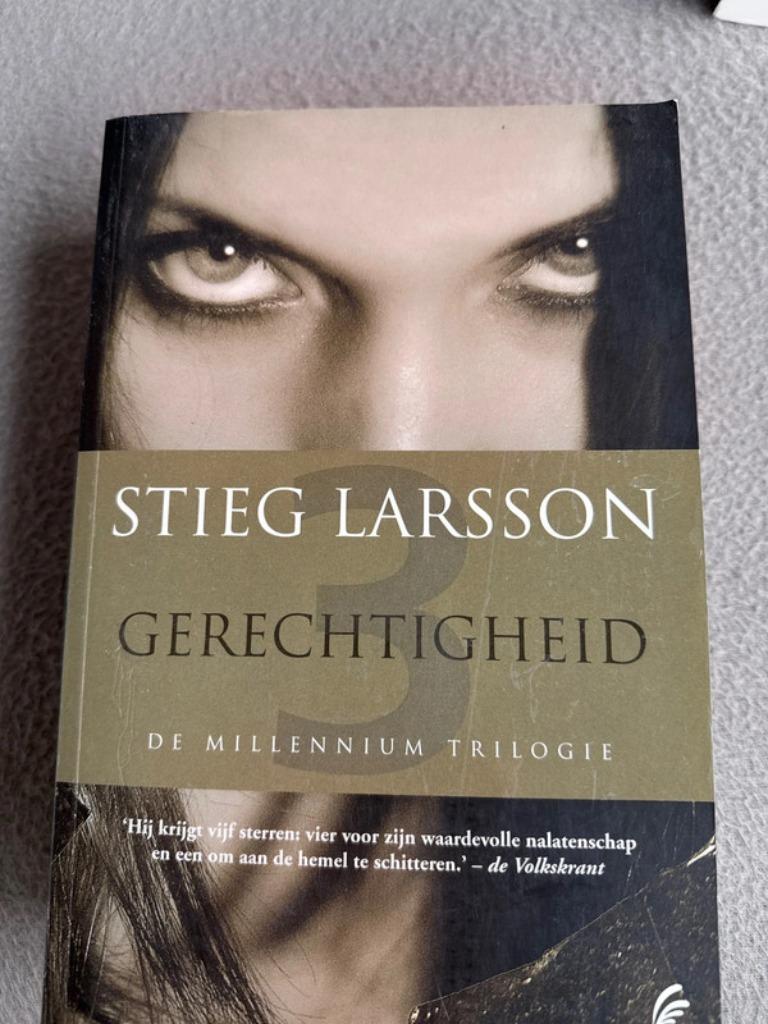 stieg larsson  - Gerechtigheid, Enlèvement ou Envoi, Stieg Larsson, Belgique, Comme neuf