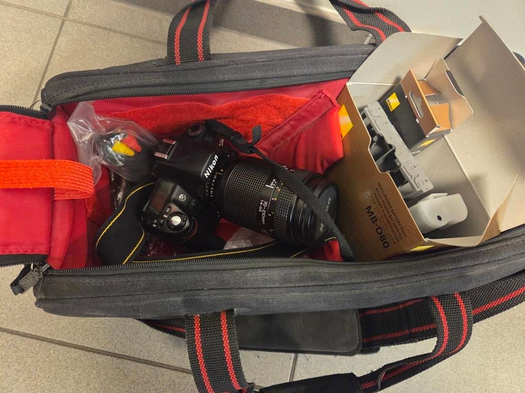 Nikon D80 + MB-D80 met fototas, Audio, Tv en Foto, Ophalen, Zo goed als nieuw, Nikon