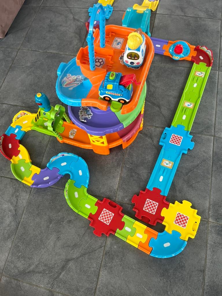 Parkeergarage V-tech met uitbreiding + brandweer + auto’s, Kinderen en Baby's, Speelgoed | Vtech, Gebruikt, 6 maanden tot 2 jaar