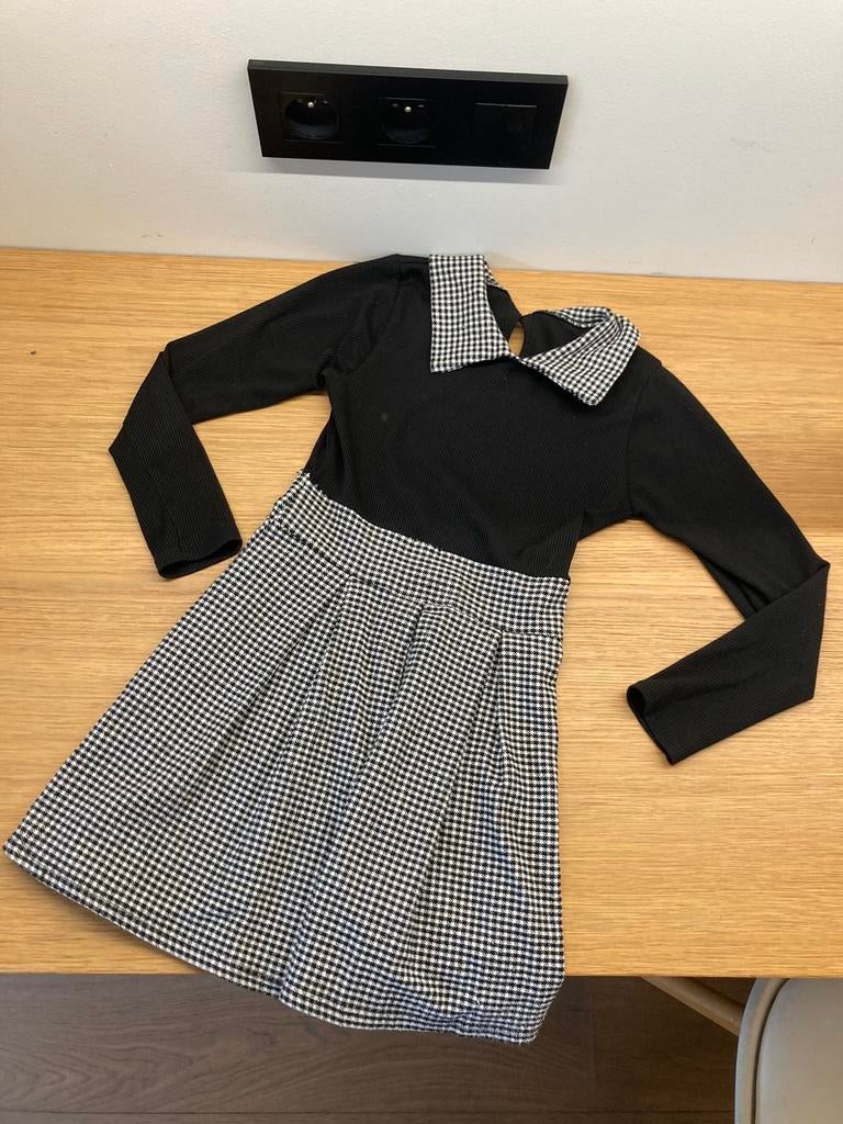 Kleedje uniform, 5-7 jaar/maat 122-128, Enfants & Bébés, Vêtements enfant | Taille 122, Enlèvement ou Envoi, Comme neuf, Robe ou Jupe