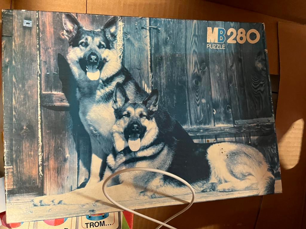 Puzzel honden mb 280 stuks Duitse schepers, Kinderen en Baby's, Speelgoed | Kinderpuzzels, Zo goed als nieuw, 6 jaar of ouder