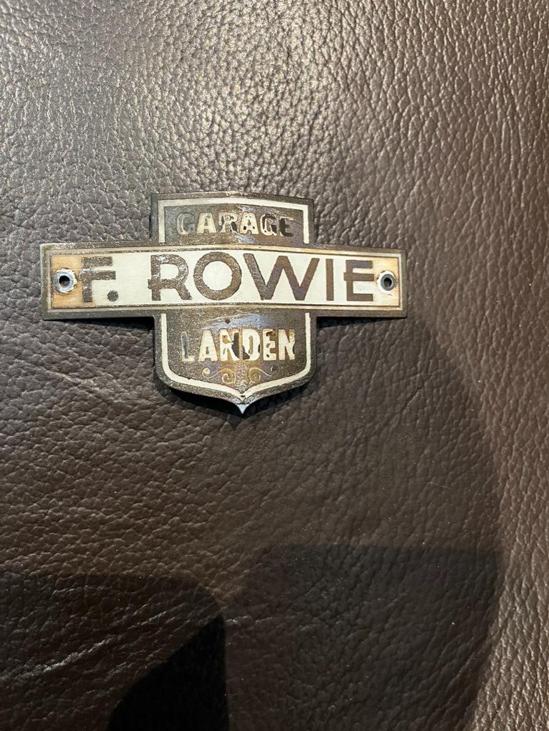 Badge garage
