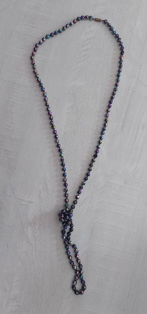 Collier noué irisé multicolore, Bijoux, Sacs & Beauté, Colliers, Enlèvement, Comme neuf, Violet, Synthétique