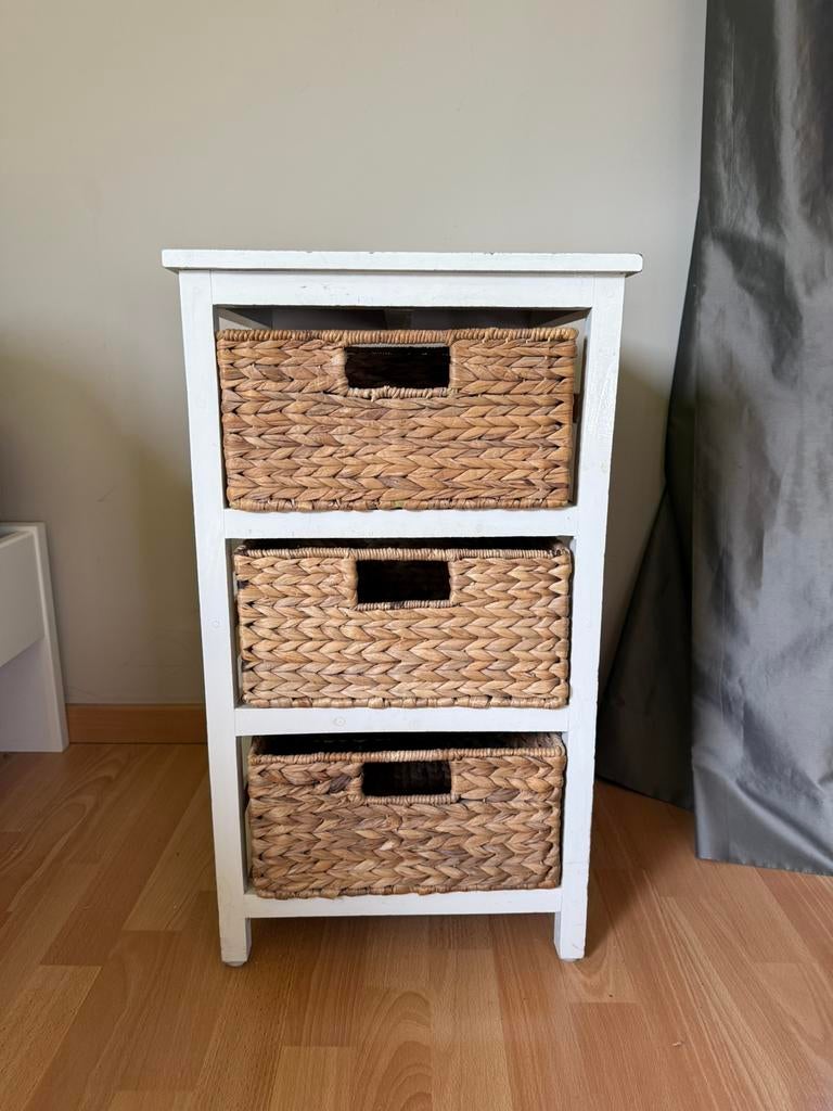 Kastje met rieten mandjes, 3 ou 4 tiroirs, 25 à 50 cm, Comme neuf, Enlèvement