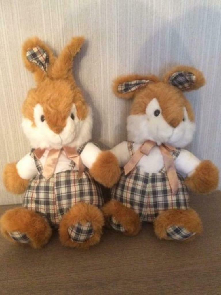 2 knuffels paashazen, Kinderen en Baby's, Ophalen of Verzenden, Zo goed als nieuw