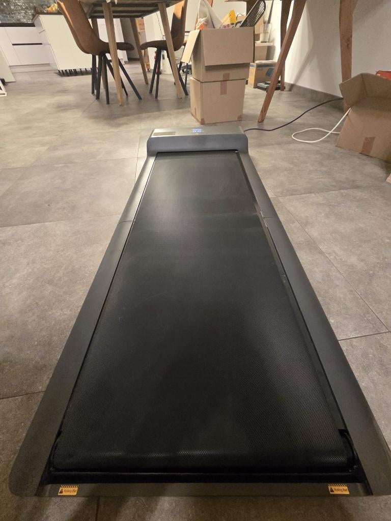 FlowFitness Runner DTM100i WalkingPad - zelden gebruikt, Sport en Fitness, Fitnessapparatuur, Gebruikt, Loopband, Benen, Kunststof