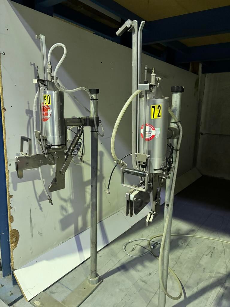 CRAVATE À BENNE BASCULANTE CLIPSMACHINES TECHNOPACK, Articles professionnels, Enlèvement