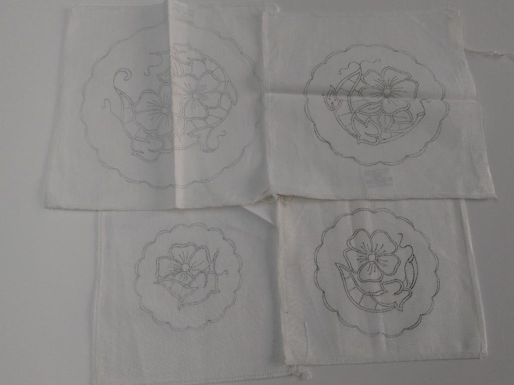 Lot de 13 pièces: chiffons décoratifs Richelieu à fabriquer, Hobby & Loisirs créatifs, Broderie & Machines à broder, Enlèvement ou Envoi