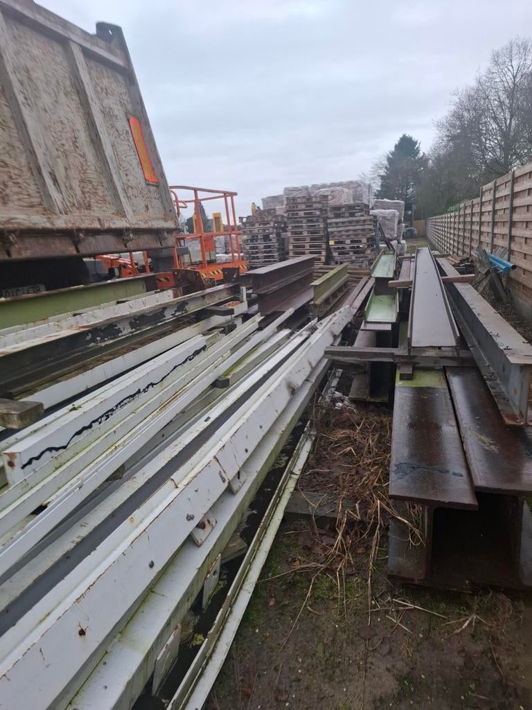 Spanten hangaar 3 stuks !, Ophalen