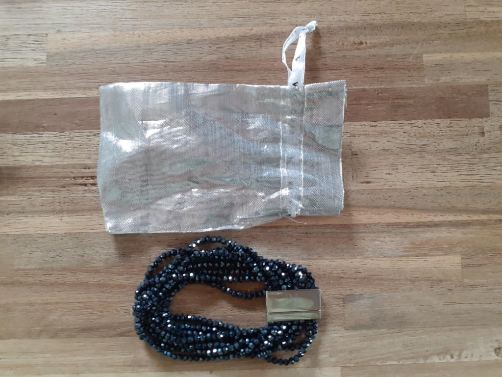 Victoria armband in blauwzwarte kralen, Handtassen en Accessoires, Armbanden, Ophalen of Verzenden, Gebruikt, Blauw, Met bedels of kralen