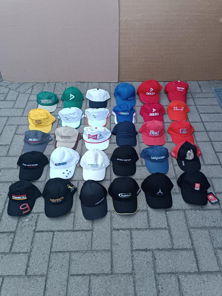 Pet - Petten - Klak - Helm - Hoed - Muts - Rood Zwart Wit, Kleding | Heren, Hoeden en Petten, Ophalen of Verzenden, Zo goed als nieuw