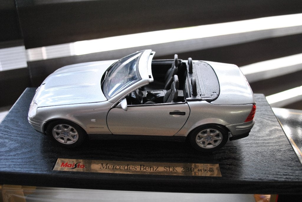 Mercedes Benz SLK 230 Maisto 1/18, Hobby en Vrije tijd, Ophalen of Verzenden, Zo goed als nieuw, Maisto