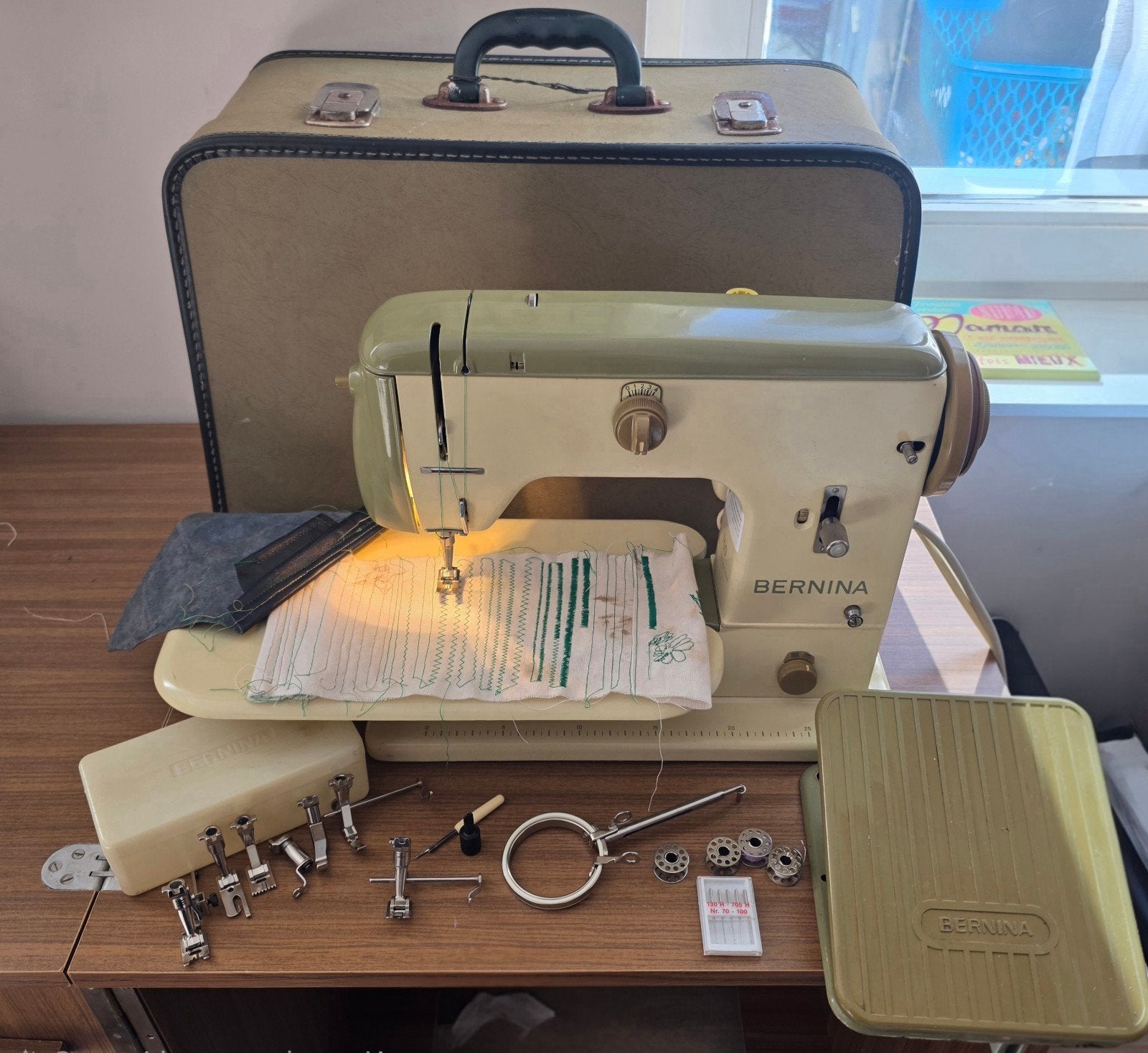Machine à coudre BERNINA 700 Swiss Made, Hobby & Loisirs créatifs, Bernina, Enlèvement ou Envoi, Machine à coudre, Industrie