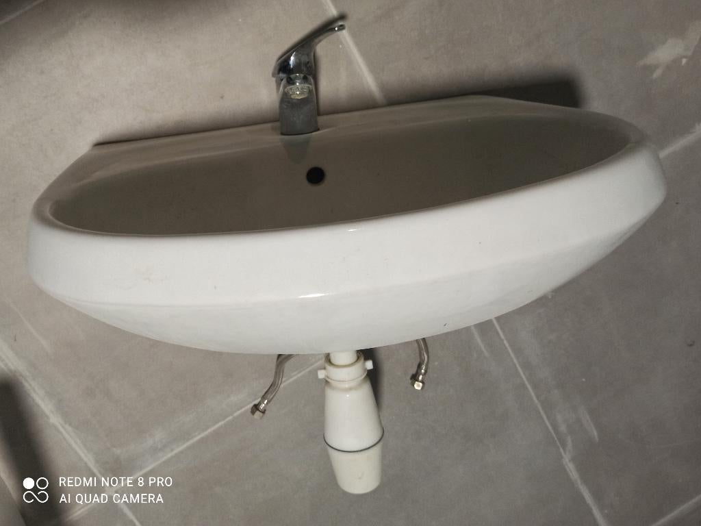 Evier et robinet salle de bain 55cm large/ 50, Enlèvement, Utilisé, Lavabo ou Évier