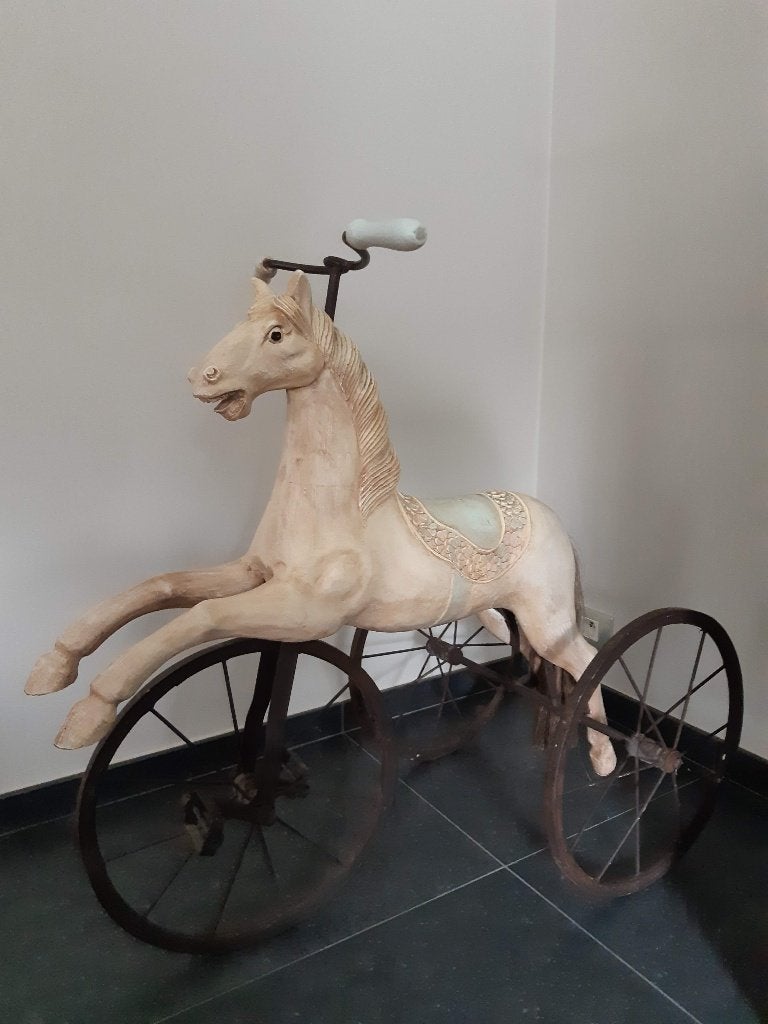 Cheval ancien - tricycle, Enlèvement