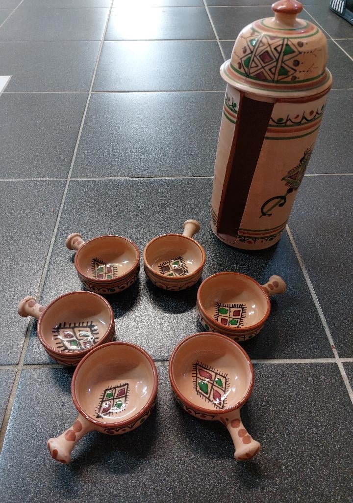 Set 6 kommetjes + grote pot, Ophalen of Verzenden, Zo goed als nieuw, Overige stijlen, Bord(en)