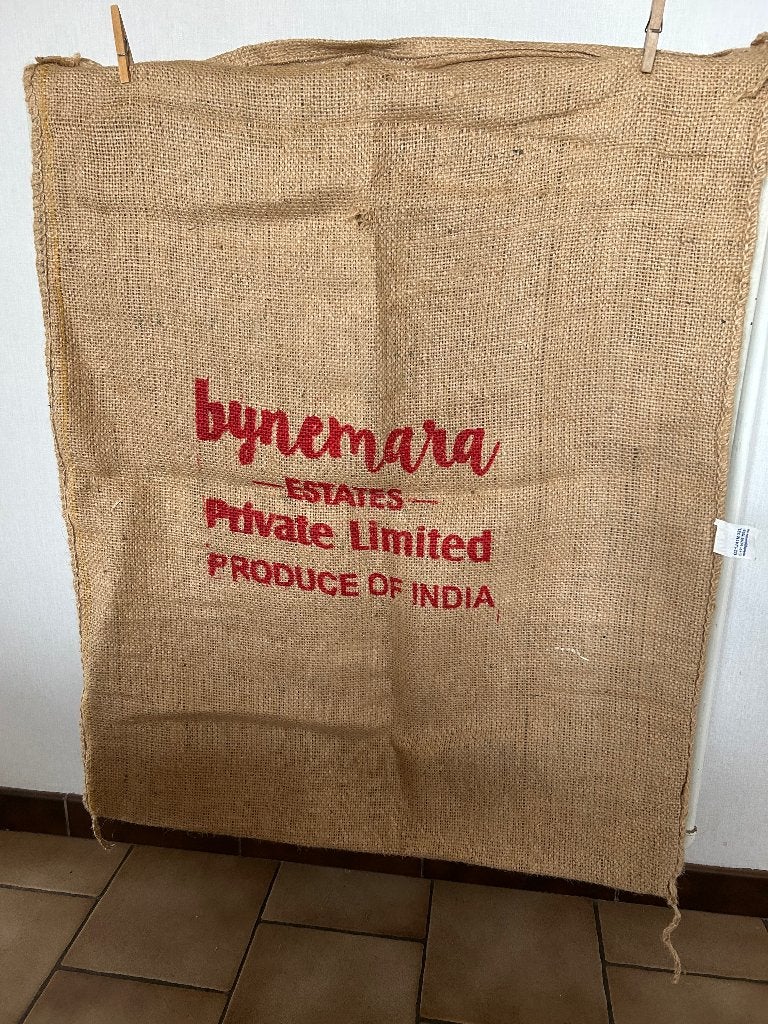 Jutte koffiezaak India, Ophalen