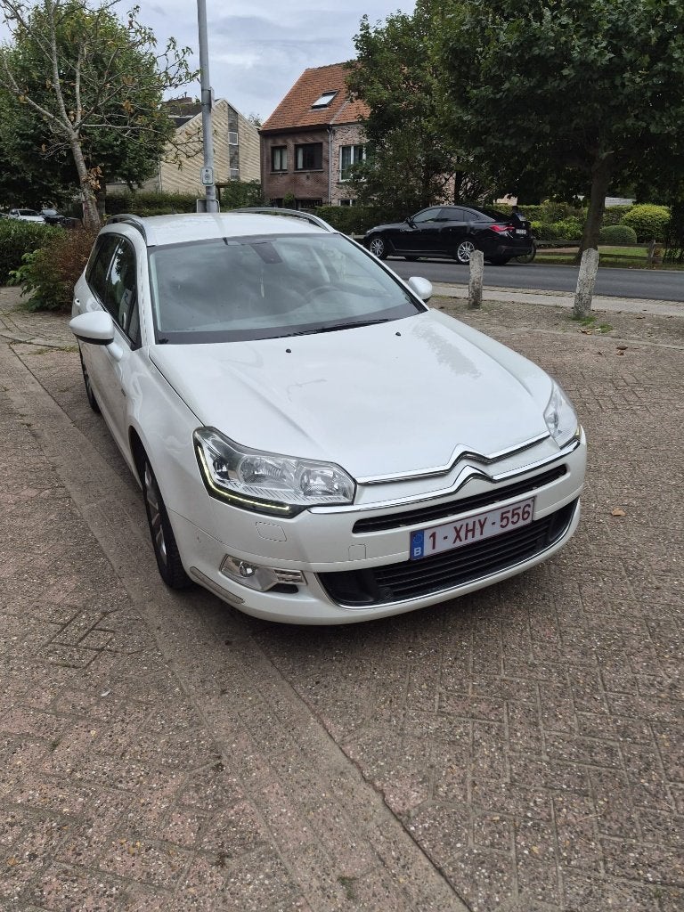 Citroen C5 tourer 2.0HDI exclusive, Auto's, Citroën, Euro 5, Zwart, 4 cilinders, Wit