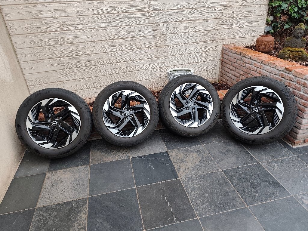 4 roues 18 pouces marque Nissan, Autos : Pièces & Accessoires, Enlèvement, 18 pouces, Pneu(s)