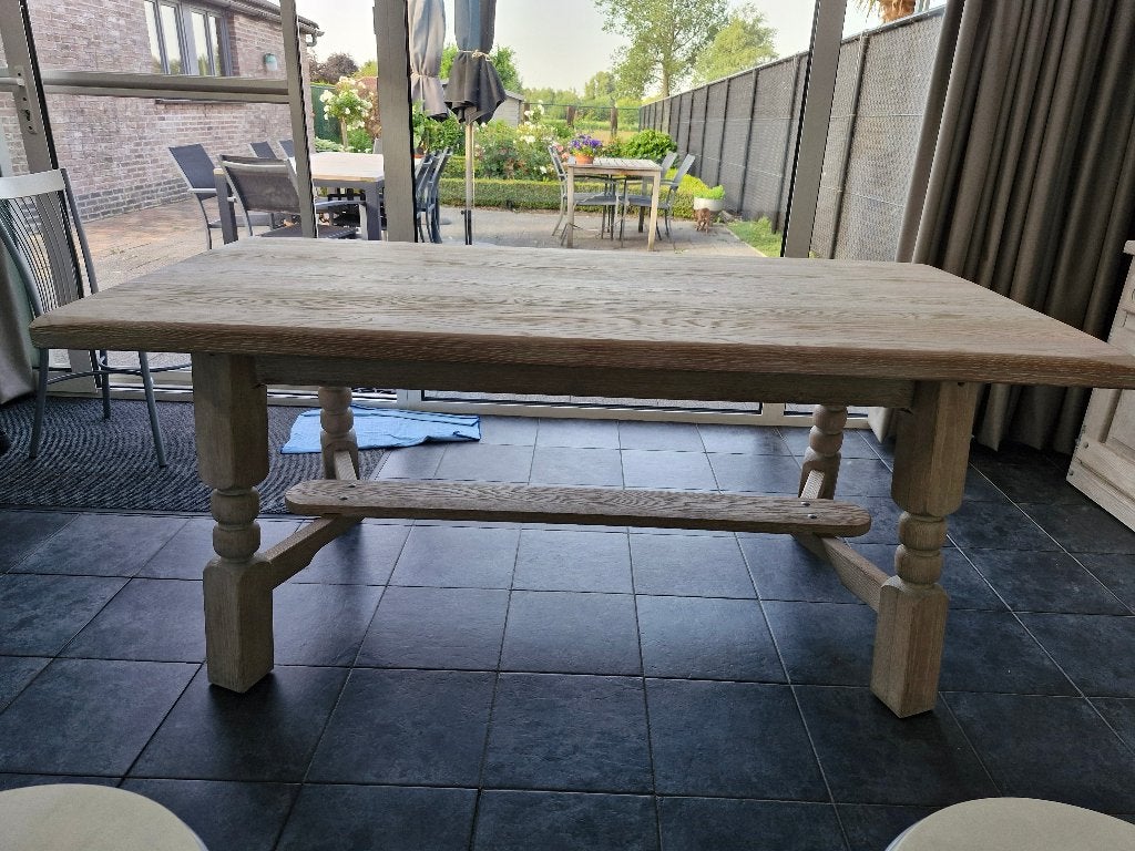 Eiken tafel met stoelen, Ophalen