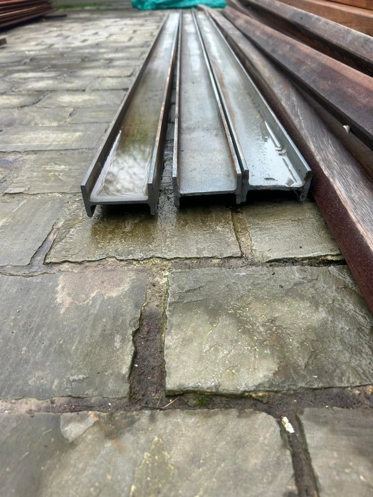 3 stuks Poutrelle L 2.70 m 40€/stuk. B8 D 4.5 cm, Doe-het-zelf en Bouw, Metalen, Ophalen, Zo goed als nieuw