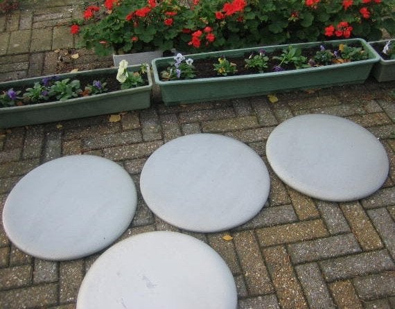 4 chaises rondes grises, Enlèvement